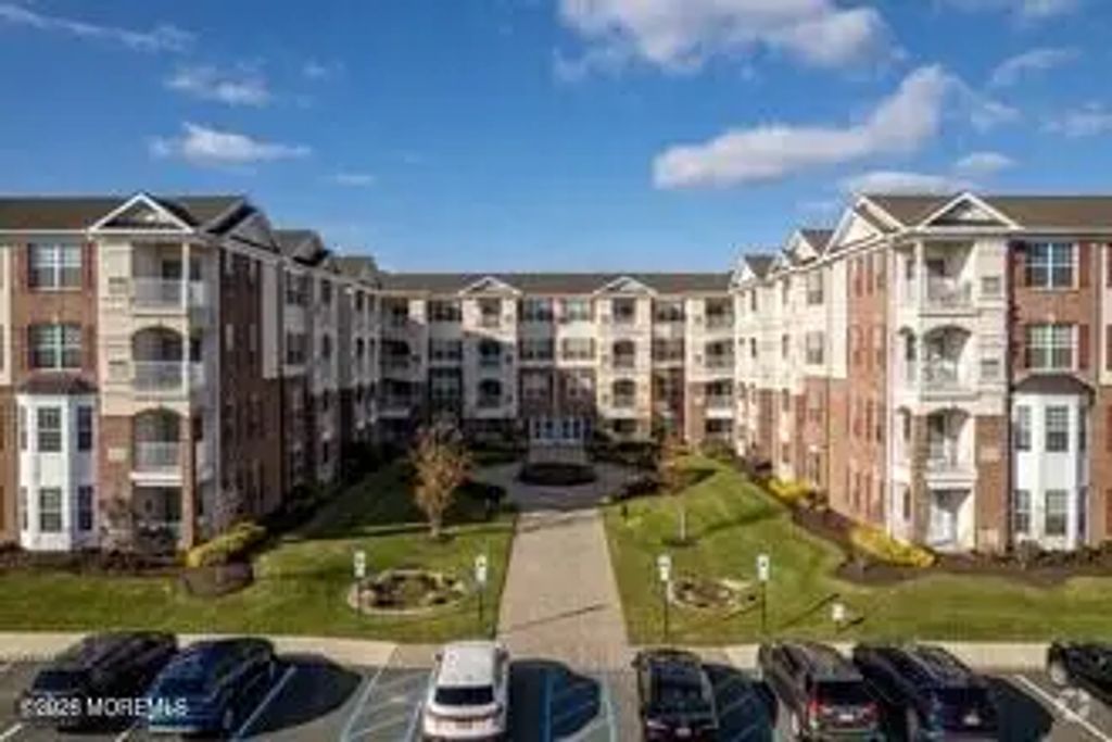 2000 Colts Circle 2320, Lawrence