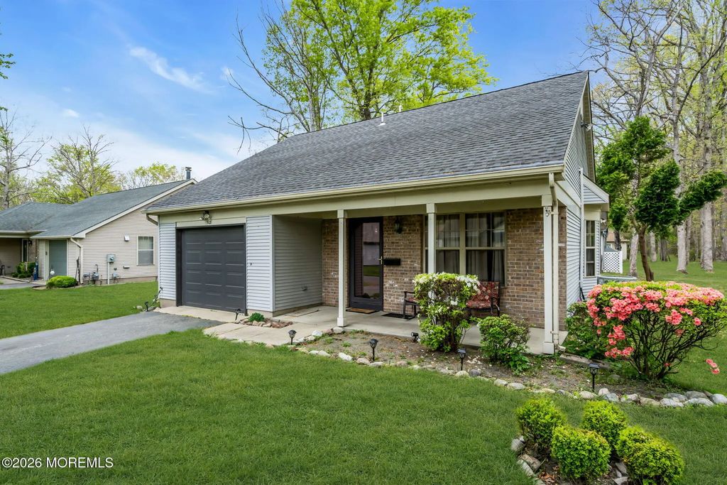 508 Petunia Lane N, Whiting