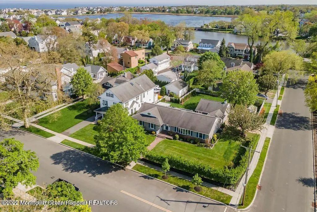 425 Atlantic Avenue, Spring Lake