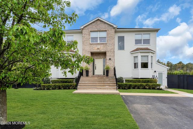 30 Independence Court, Lakewood