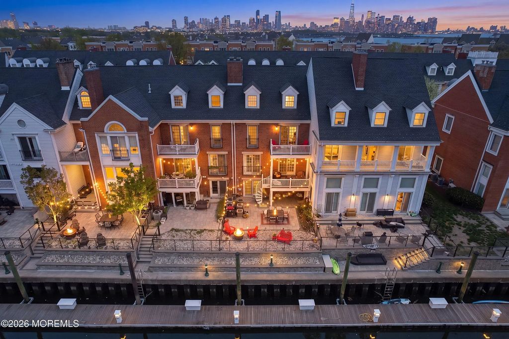 26 Half Moon Isle Isle, Jersey City