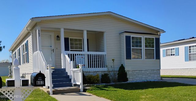 602 Walden Way, Whiting