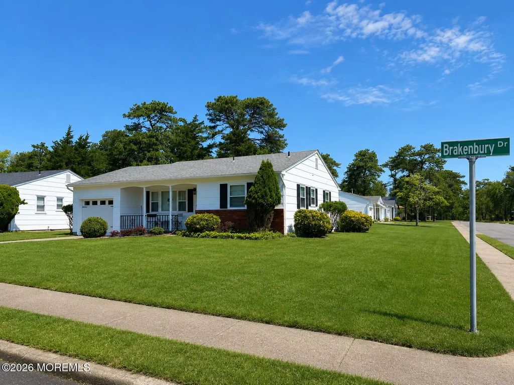 2 Brakenbury Drive, Toms River