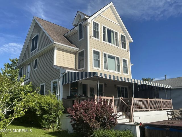 100 Waldron Road, Toms River