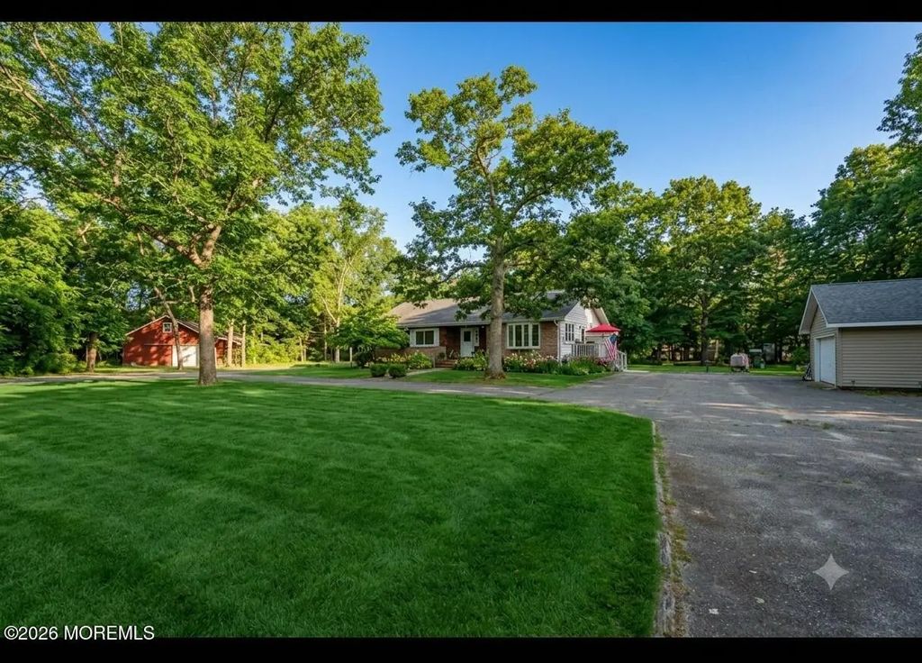 745 Oak Glen Road, Howell