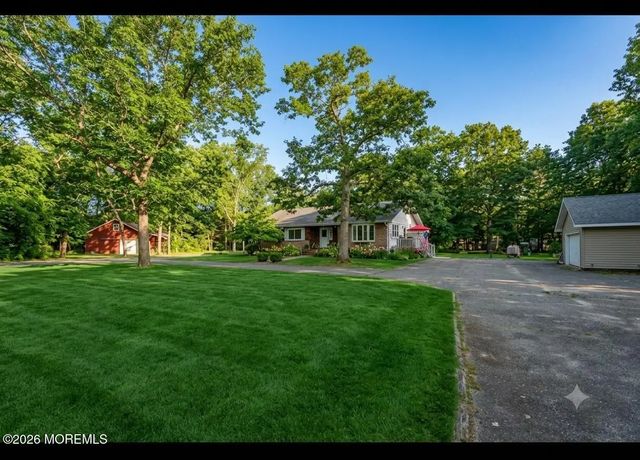 745 Oak Glen Road, Howell