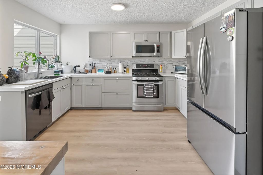 1111 Scarlet Oak Avenue, Toms River