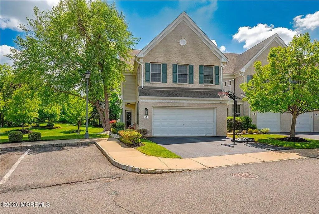 8 Fells Drive, Manalapan