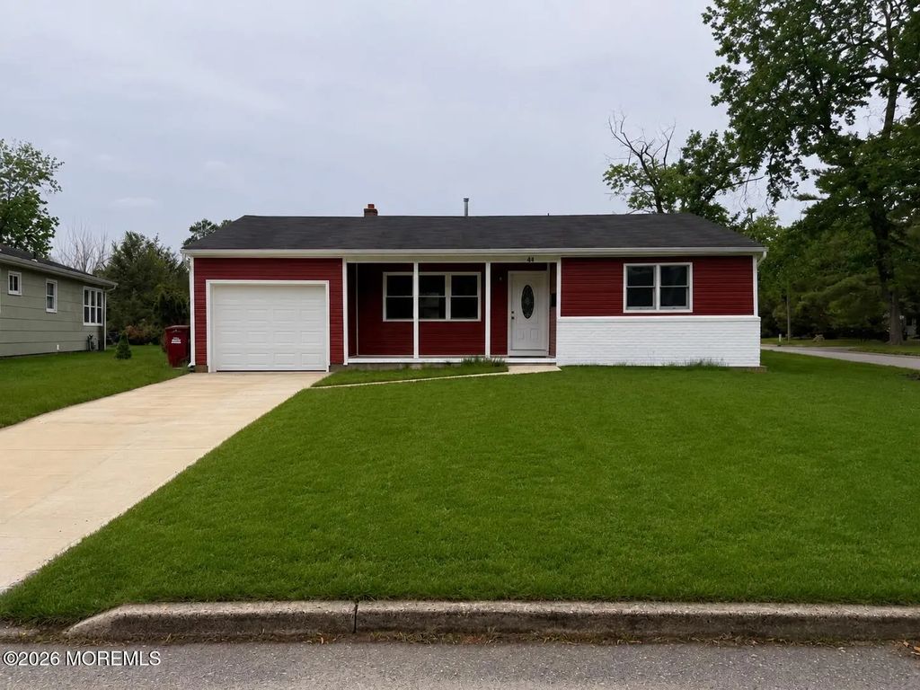 44 Chancellor Court, Toms River