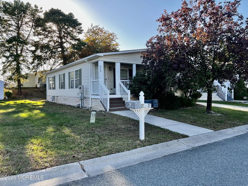915 Oak Ridge Terrace, Manchester