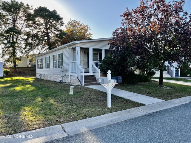 915 Oak Ridge Terrace, Manchester
