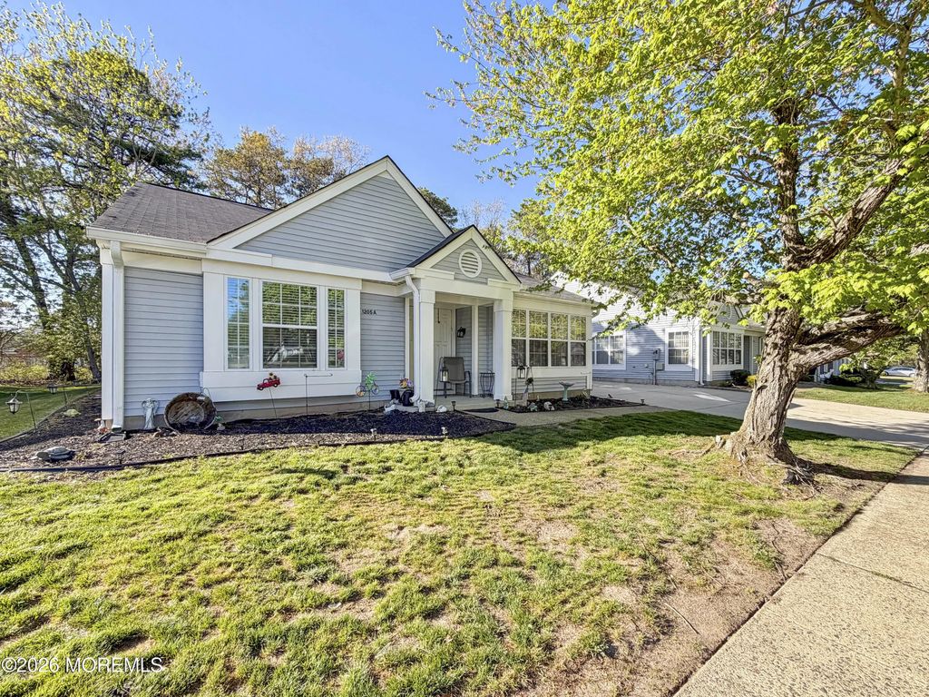 1205a Thornbury Lane, Manchester