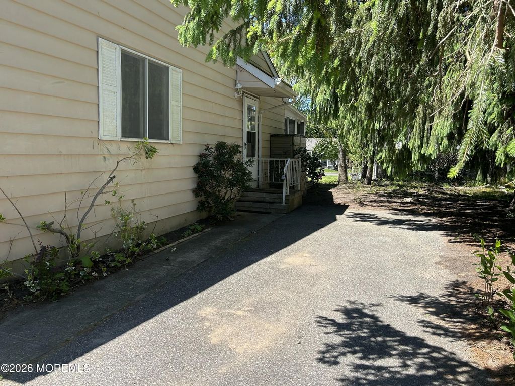 12 A California Drive, Whiting
