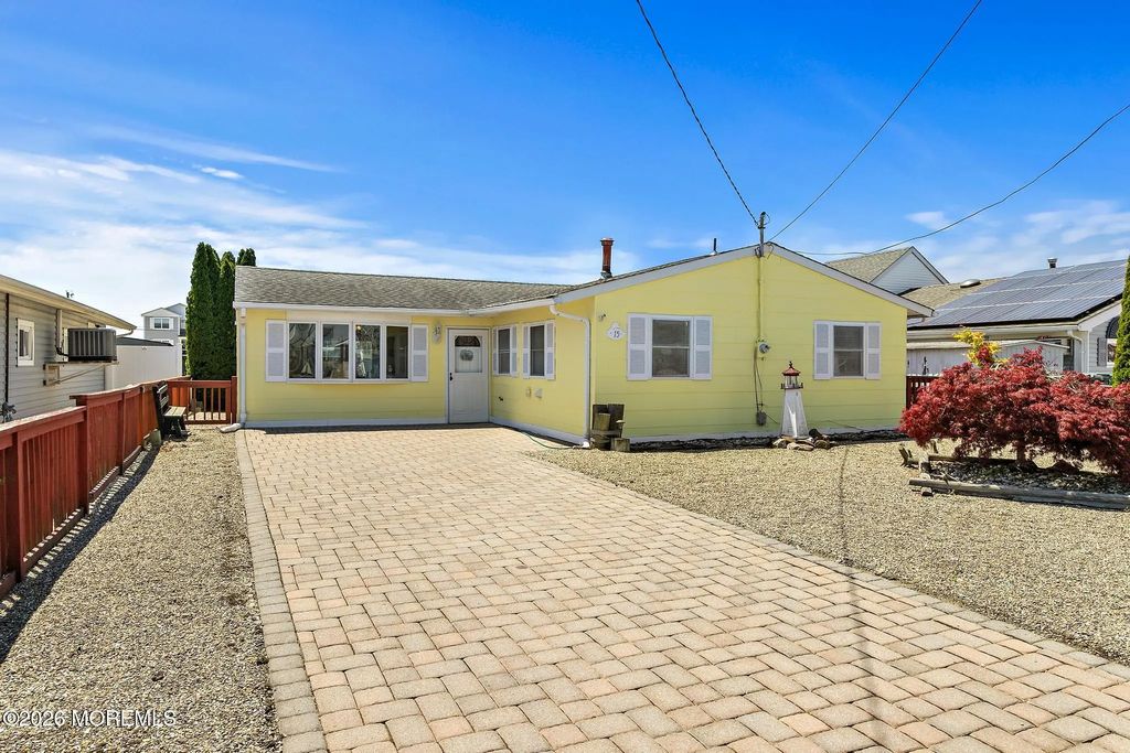 15 Lake Singleton Court, Little Egg Harbor