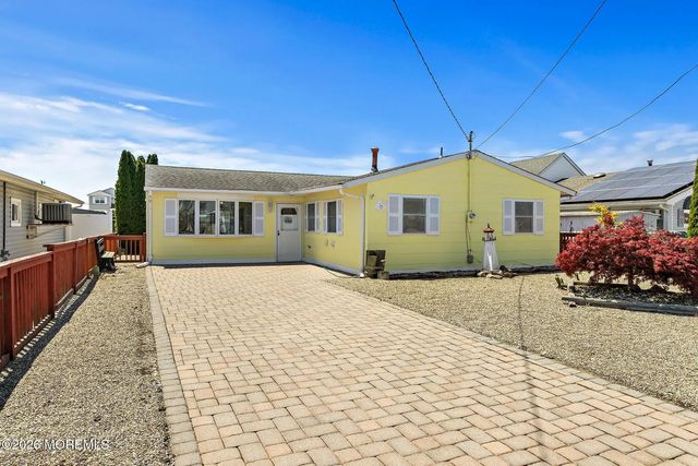 15 Lake Singleton Court, Little Egg Harbor