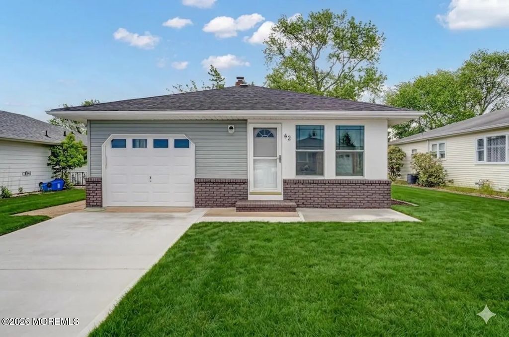 42 Harrington Drive S, Toms River