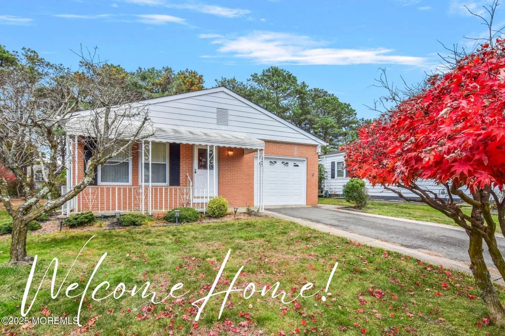6 Villa Bella Court, Toms River
