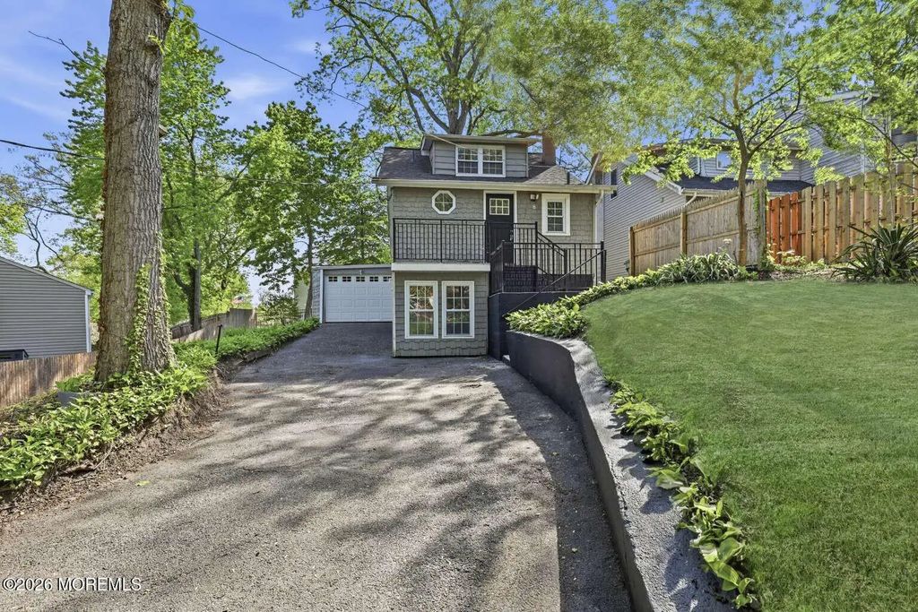 8 Summit Road, Neptune Township