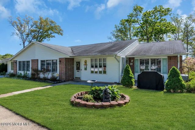 601b Lake Point Drive 601b, Lakewood