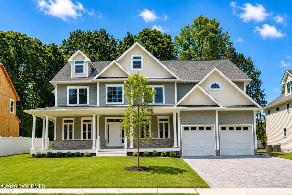 825 Naryshkin Way, Toms River