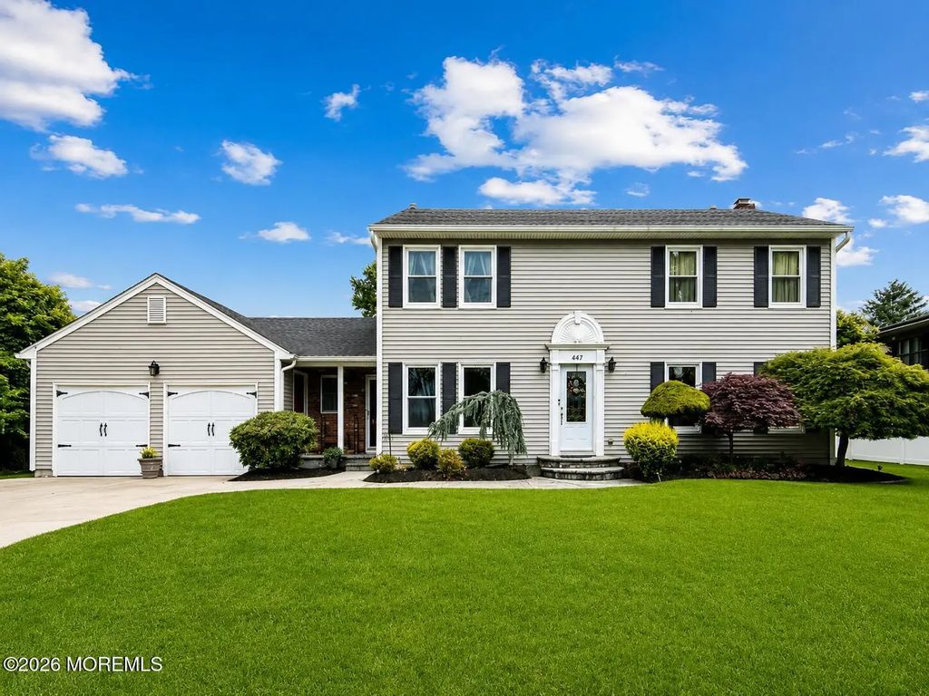 447 Sloping Hill Court, Brick