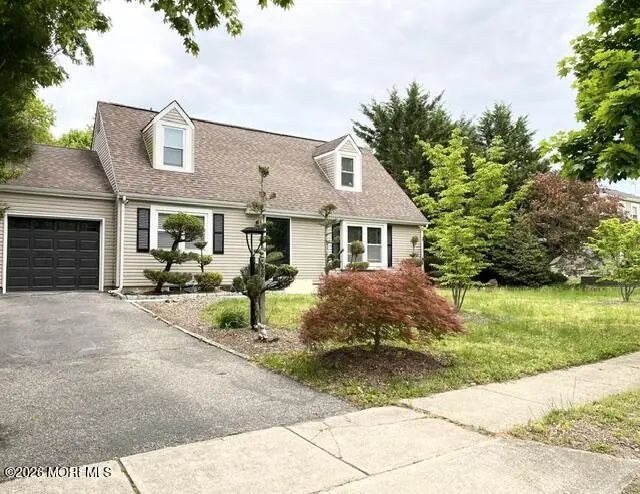 28 Westwood Drive, Bayville