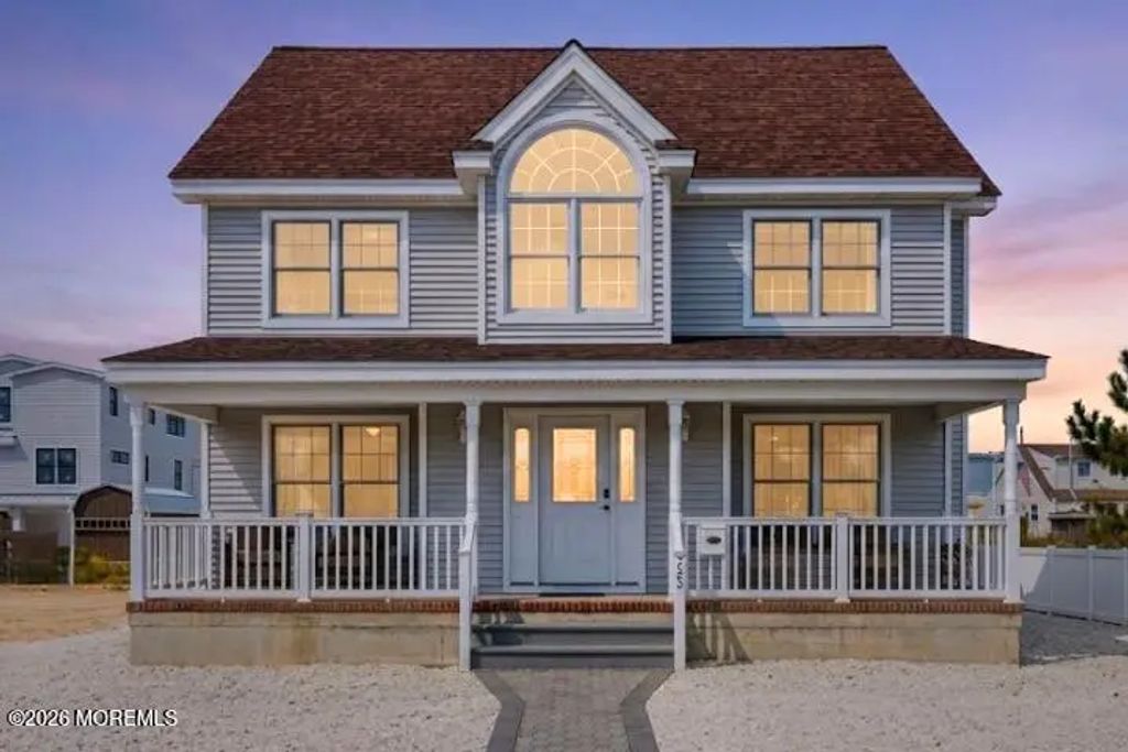 233 N 7th Street, Surf City