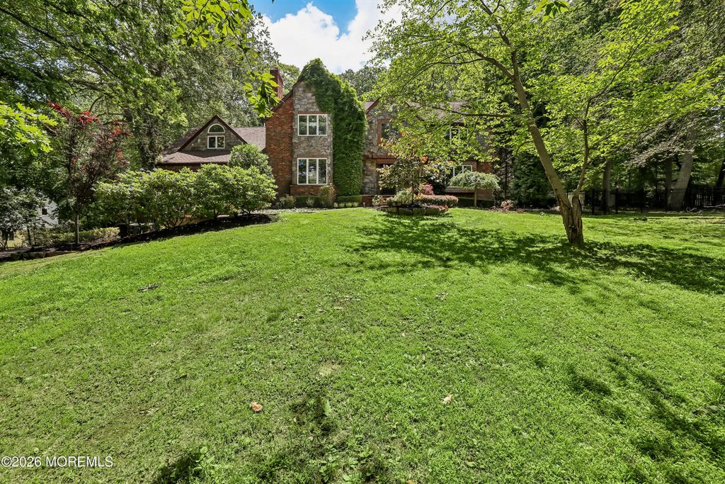 827 Holmdel Road, Holmdel