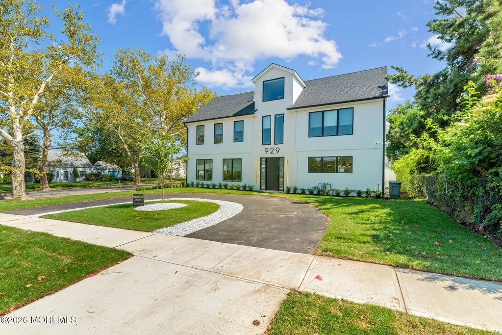 929 Van Court Avenue, Long Branch