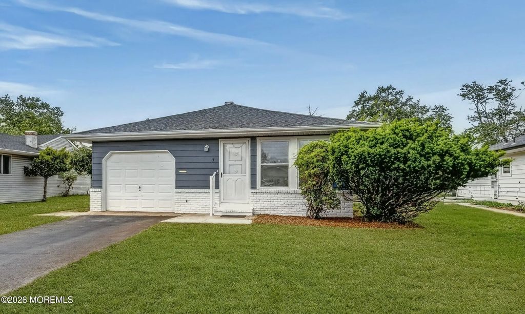7 Bonasse Street, Toms River