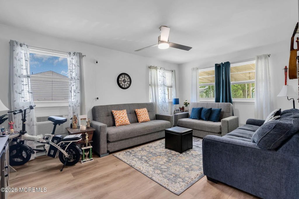 76 Franklin Lane B, Whiting