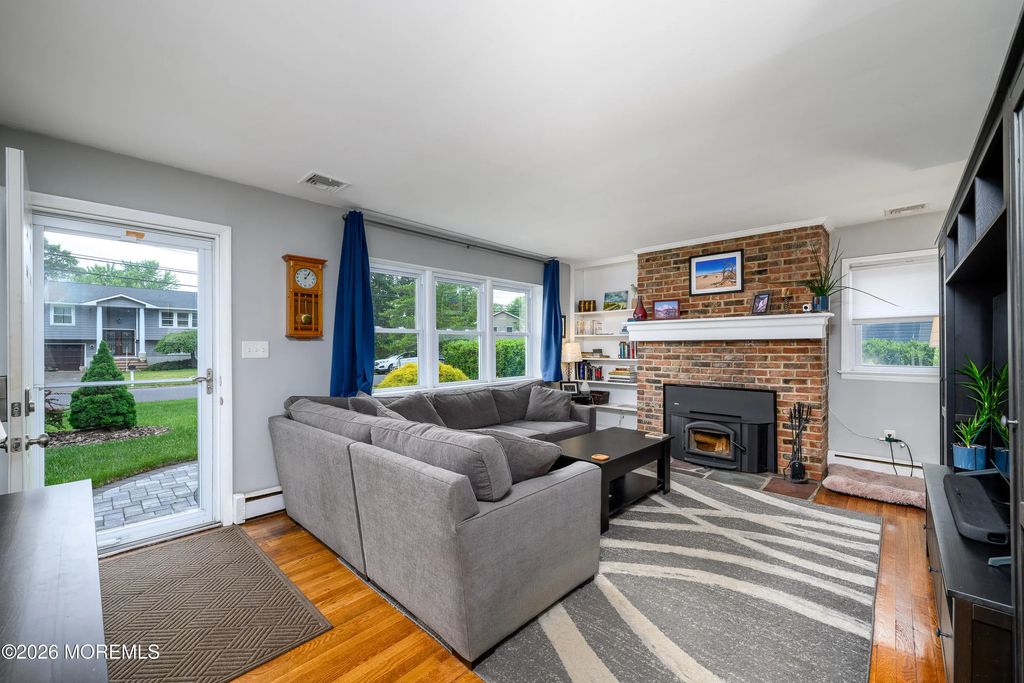 7 Boxwood Terrace, Toms River