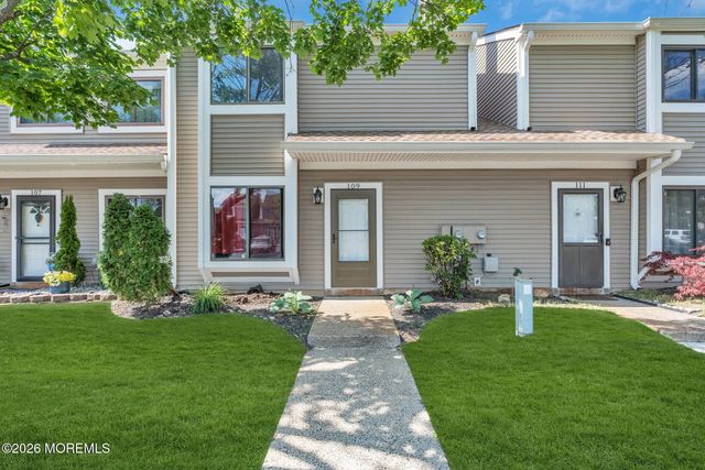 109 Sandra Place, Brick