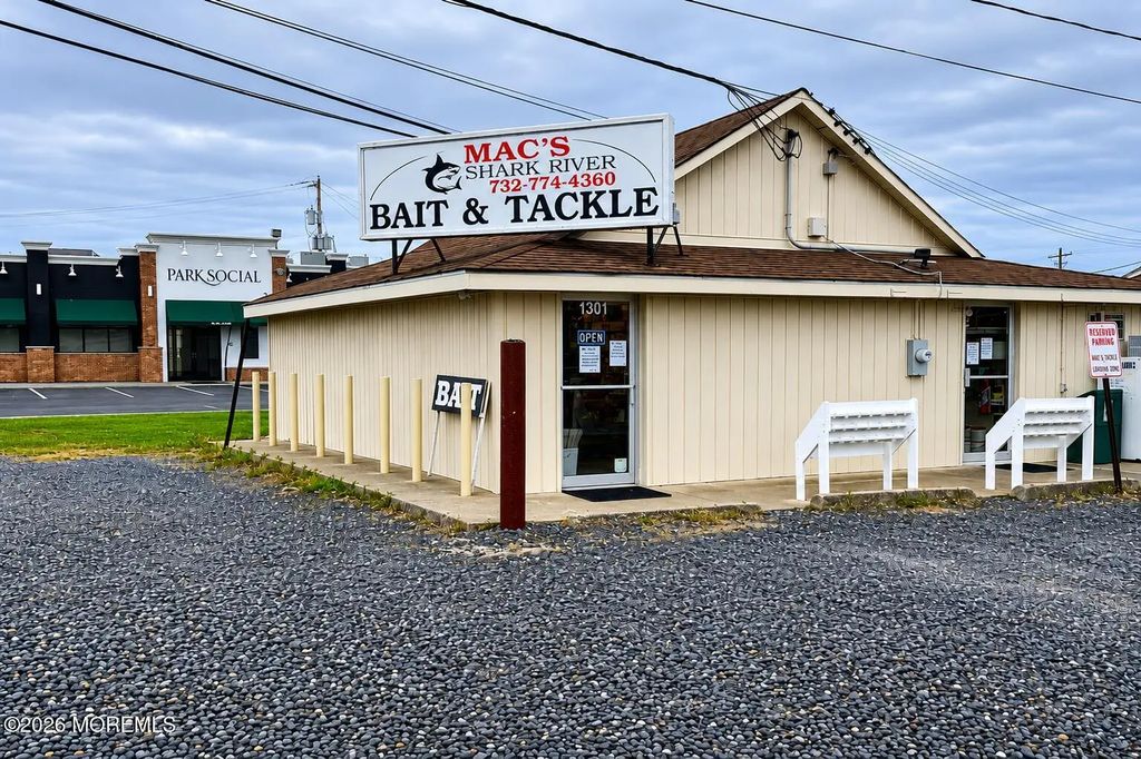1301 State Route 35, Neptune Township