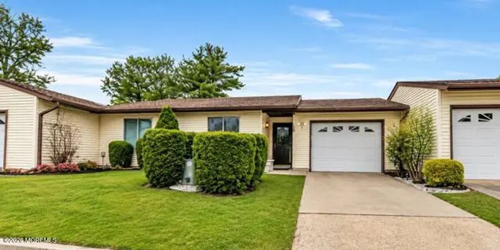 120b Ironwood Plaza, Monroe