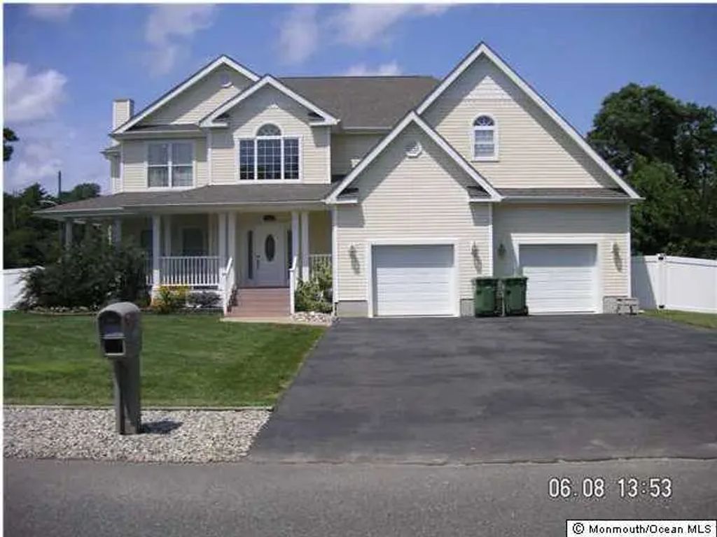 528 Vanderbilt Avenue, Bayville