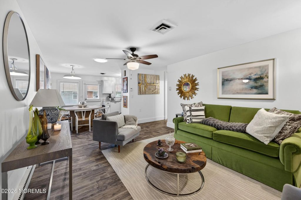 123b Edinburgh Lane 123b, Lakewood