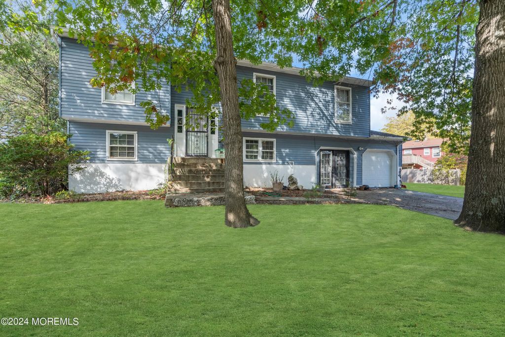 1038 Hearthstone Drive, Lakewood