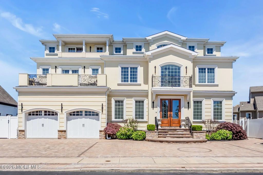 32 Freeman Court, Toms River