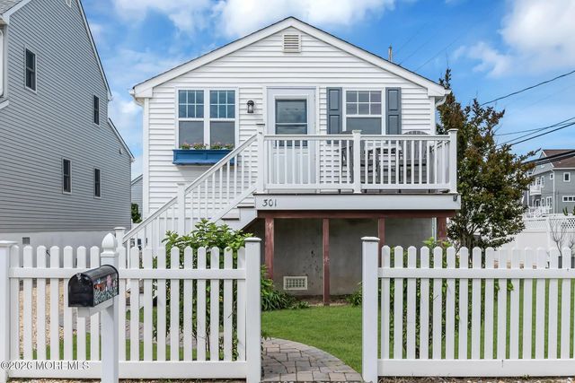 301 W Kupper Drive, Normandy Beach