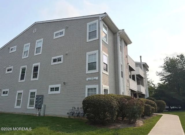 13 Equestrian Court, Tinton Falls