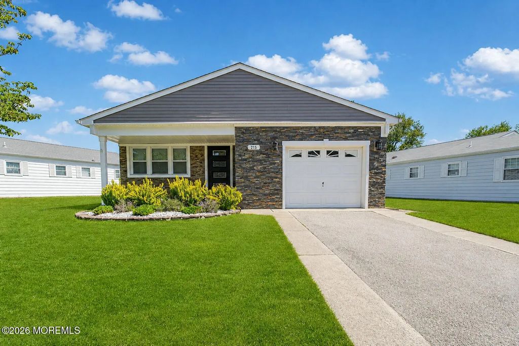 215 Torrey Pines Drive, Toms River
