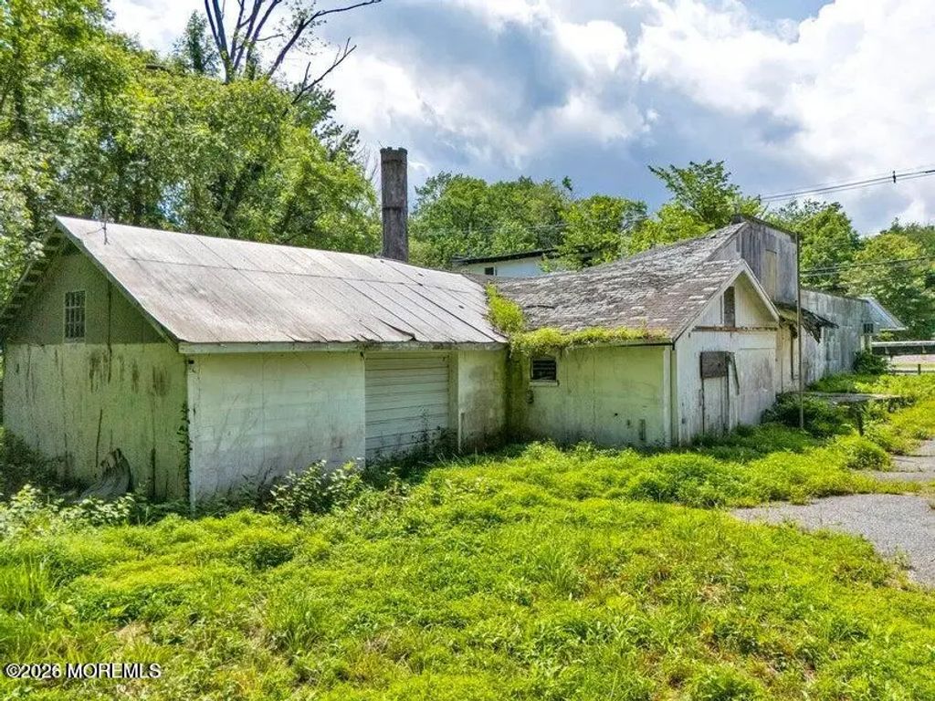 465 Lakewood Farmingdale Road, Howell