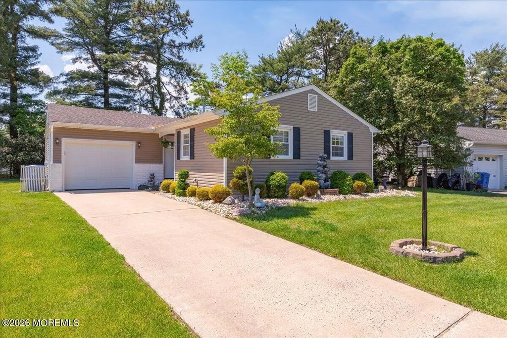 12 Cambridge Court, Toms River