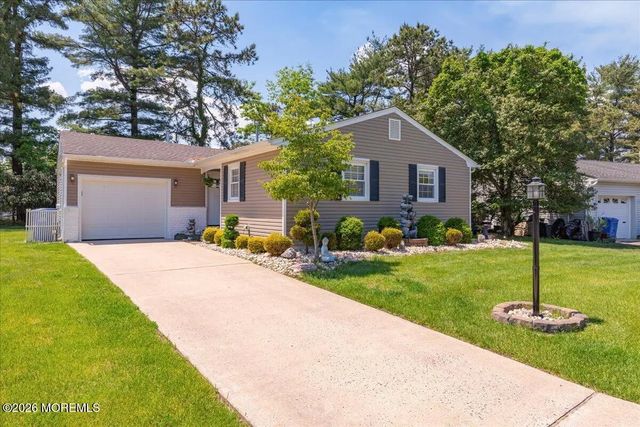 12 Cambridge Court, Toms River