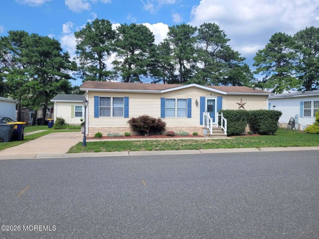 123 Briarwood Court, Whiting