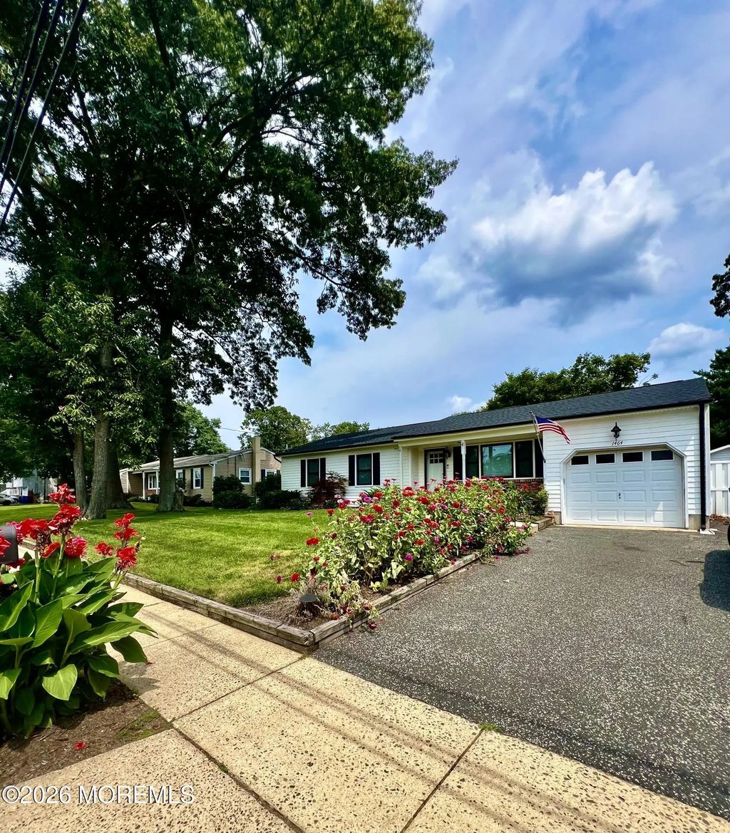 1464 Green Grove Road, Brick