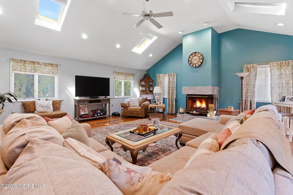 801 Hughes Drive, Hamilton