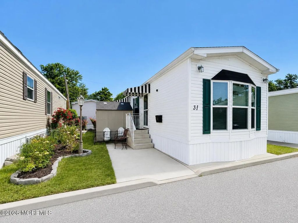 31 Monique Circle, Hazlet