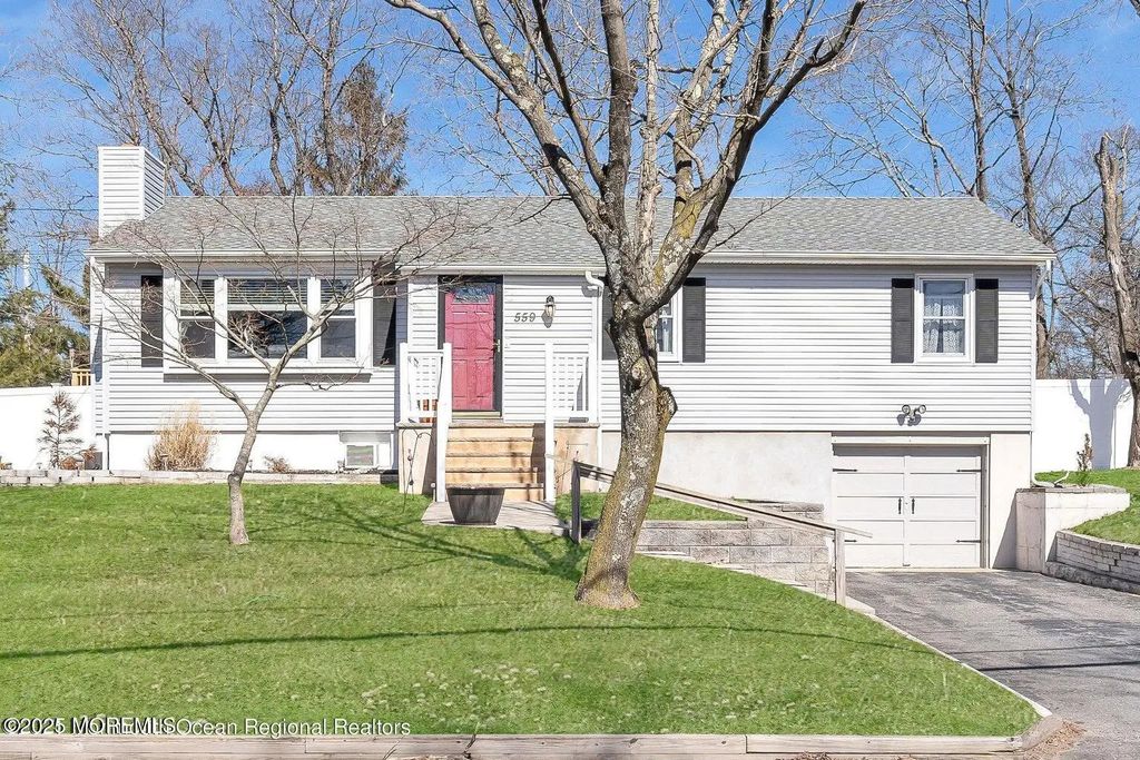 559 Dow Avenue, Oakhurst